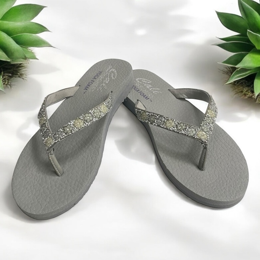 Women's Skechers Yoga Foam Sandals Jewels Size 8.5
